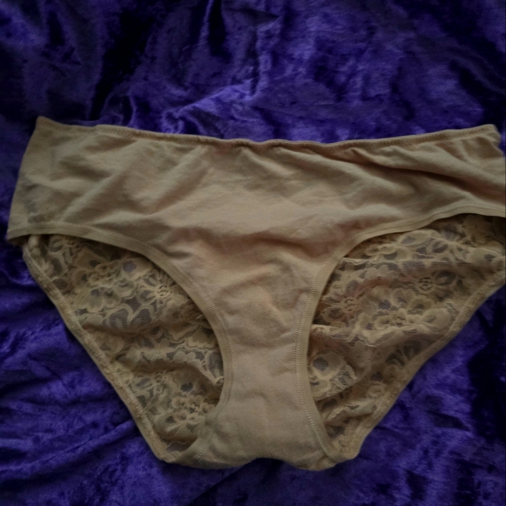 NWOT Victoria's Secret lace back panties
